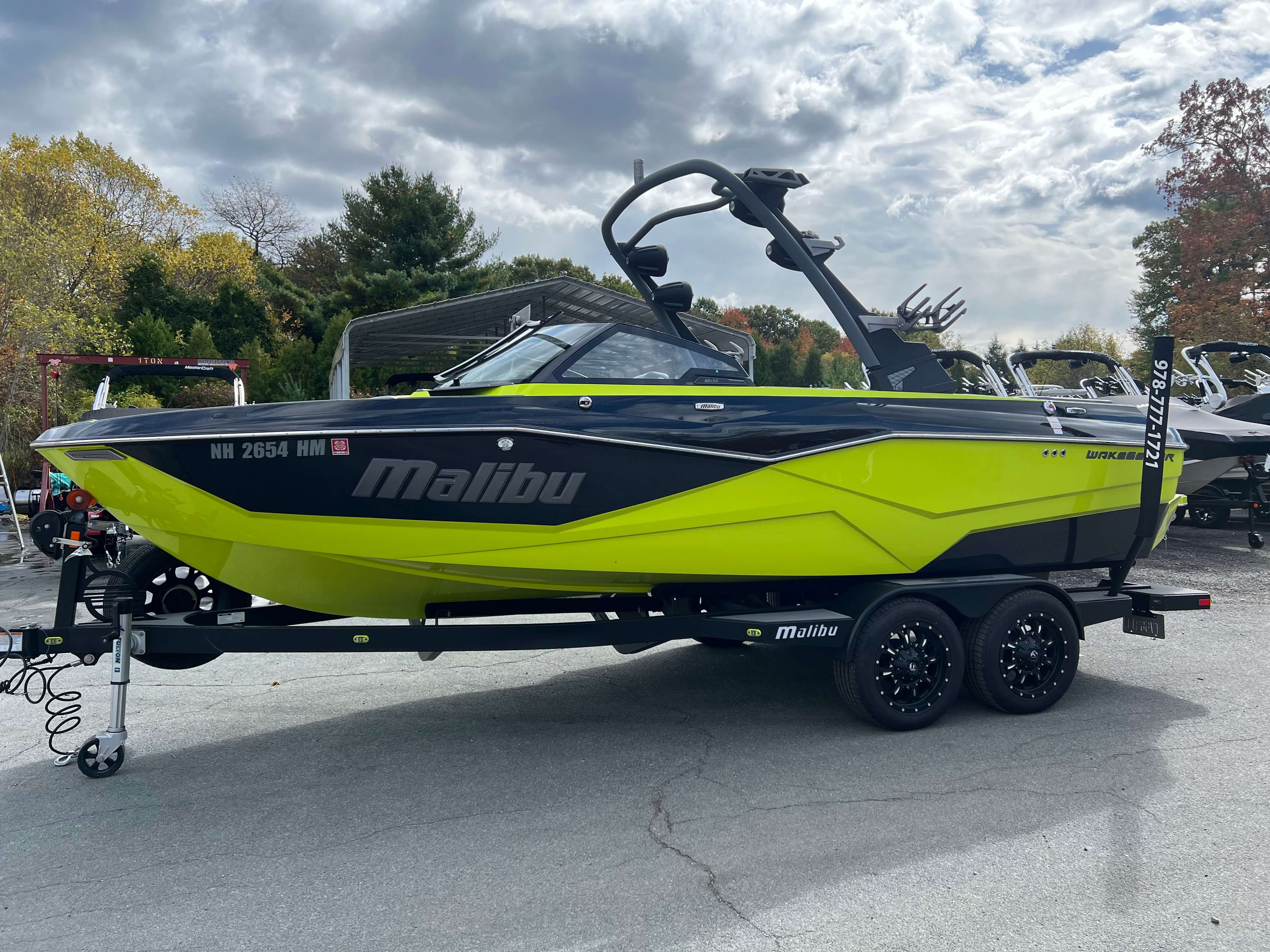 2023 Malibu 22 LSV with only 32 hours Icon
